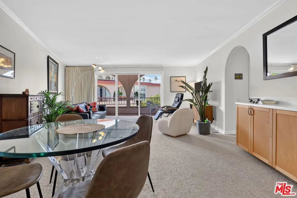 2045 4th Street #301B Santa Monica, CA 90405