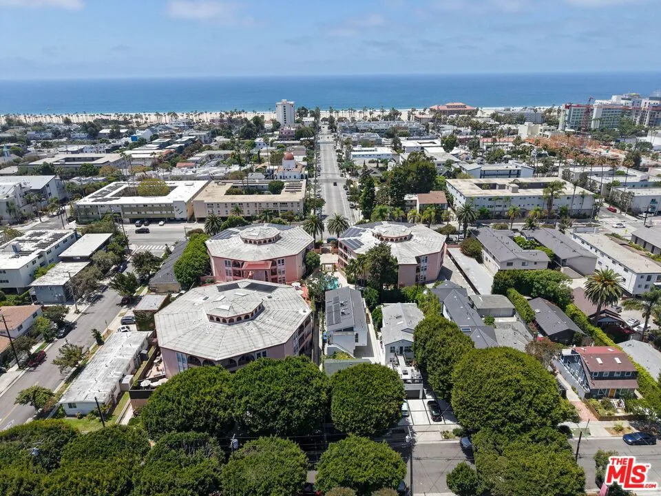 2045 4th Street #301B Santa Monica, CA 90405