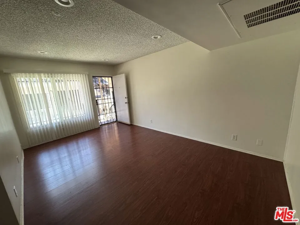 10630 Crenshaw Boulevard #3 Inglewood, CA 90303