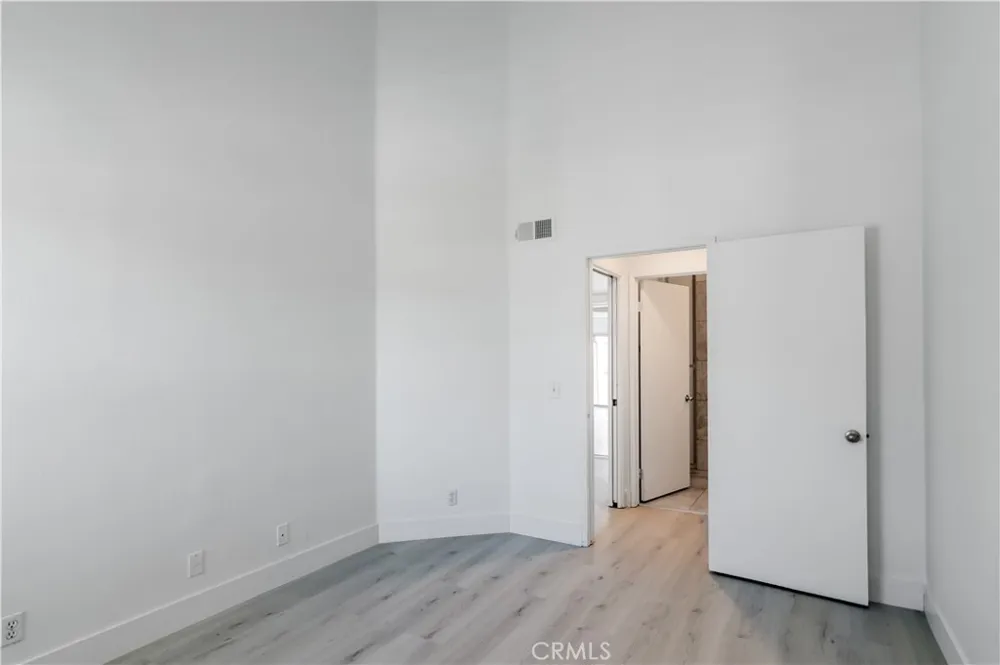 20253 Keswick Street #318 Winnetka, CA 91306