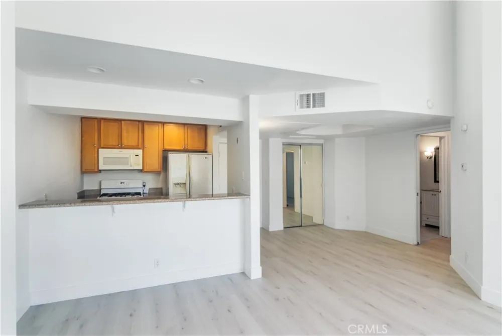 20253 Keswick Street #318 Winnetka, CA 91306