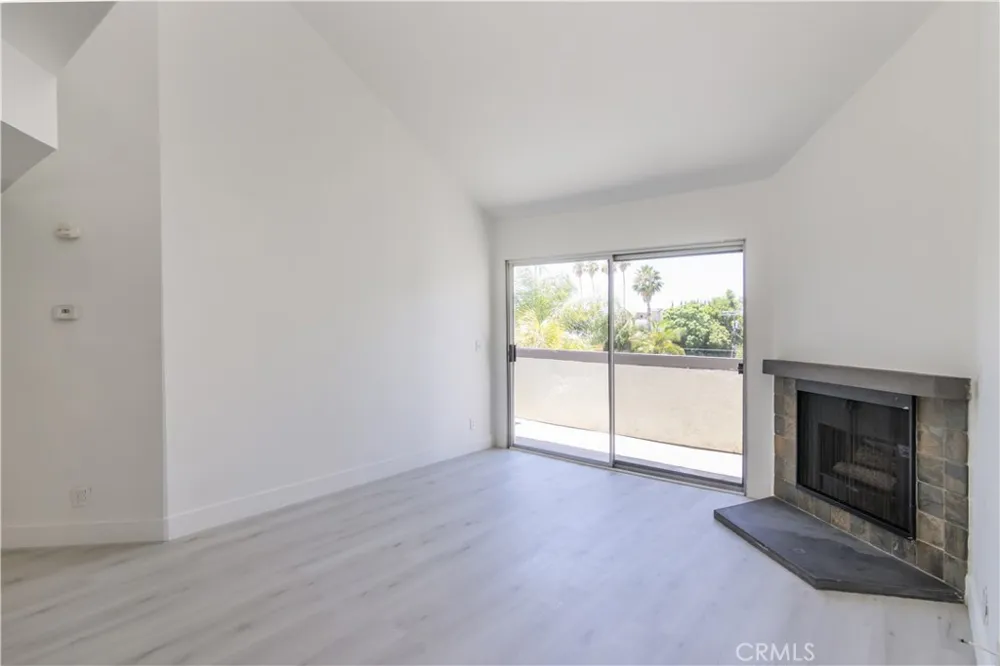 20253 Keswick Street #318 Winnetka, CA 91306