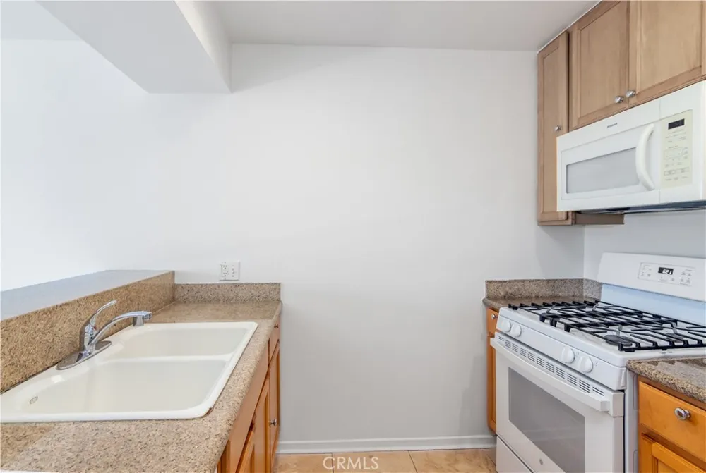 20253 Keswick Street #318 Winnetka, CA 91306