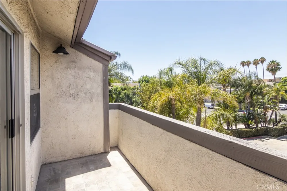 20253 Keswick Street #318 Winnetka, CA 91306