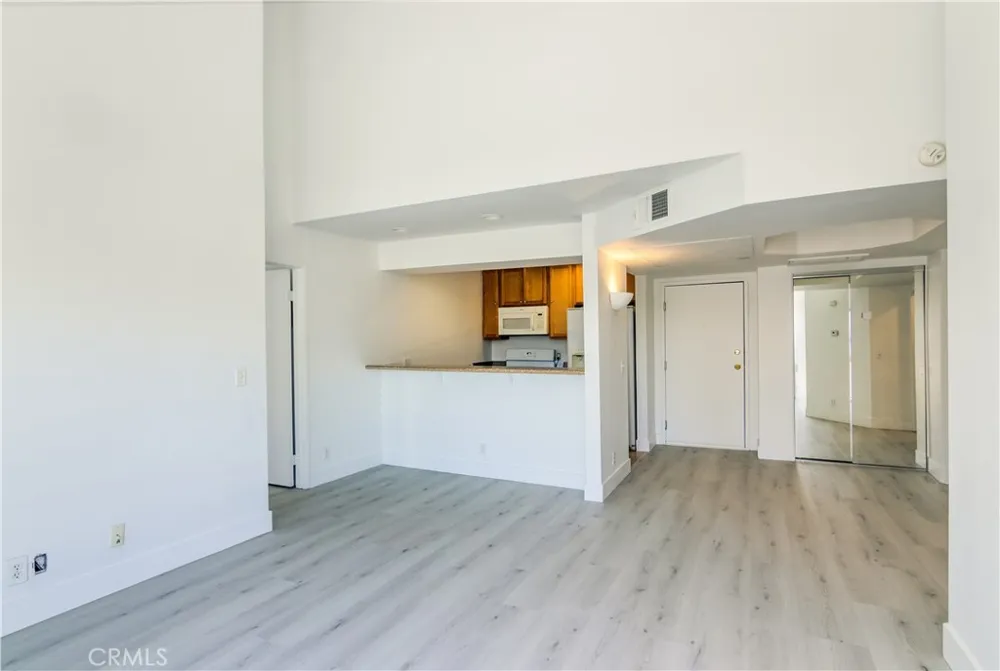 20253 Keswick Street #318 Winnetka, CA 91306