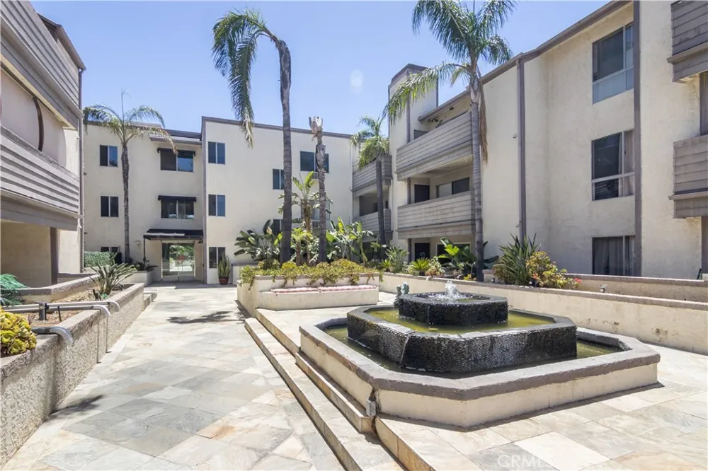 20253 Keswick Street #318 Winnetka, CA 91306