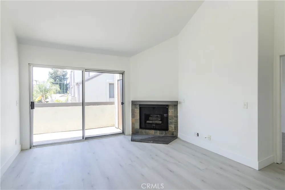 20253 Keswick Street #318 Winnetka, CA 91306
