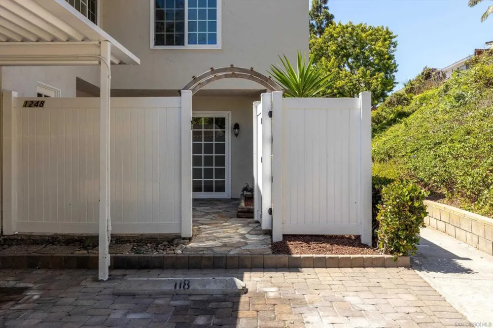 1248 Evergreen Dr Encinitas, CA 92007