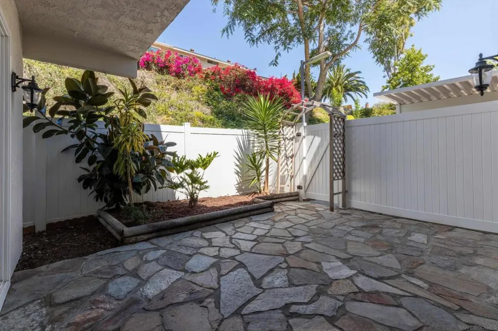 1248 Evergreen Dr Encinitas, CA 92007