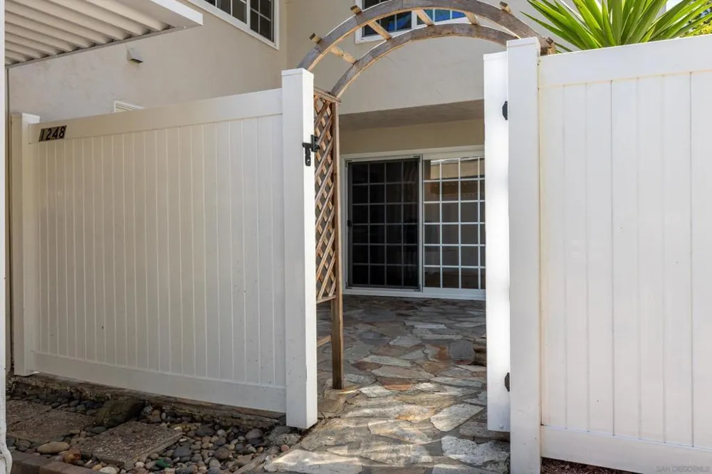 1248 Evergreen Dr Encinitas, CA 92007