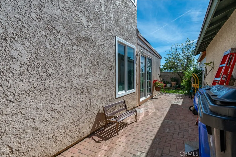 16171 Winterwood Fontana, CA 92335