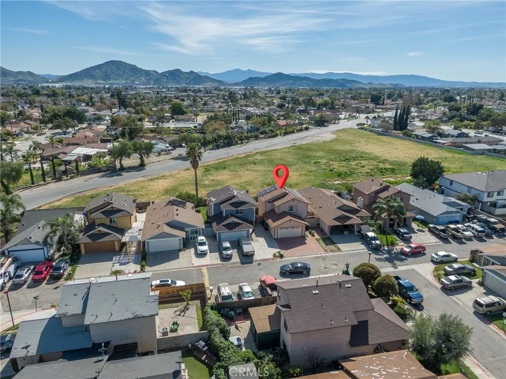 16171 Winterwood Fontana, CA 92335