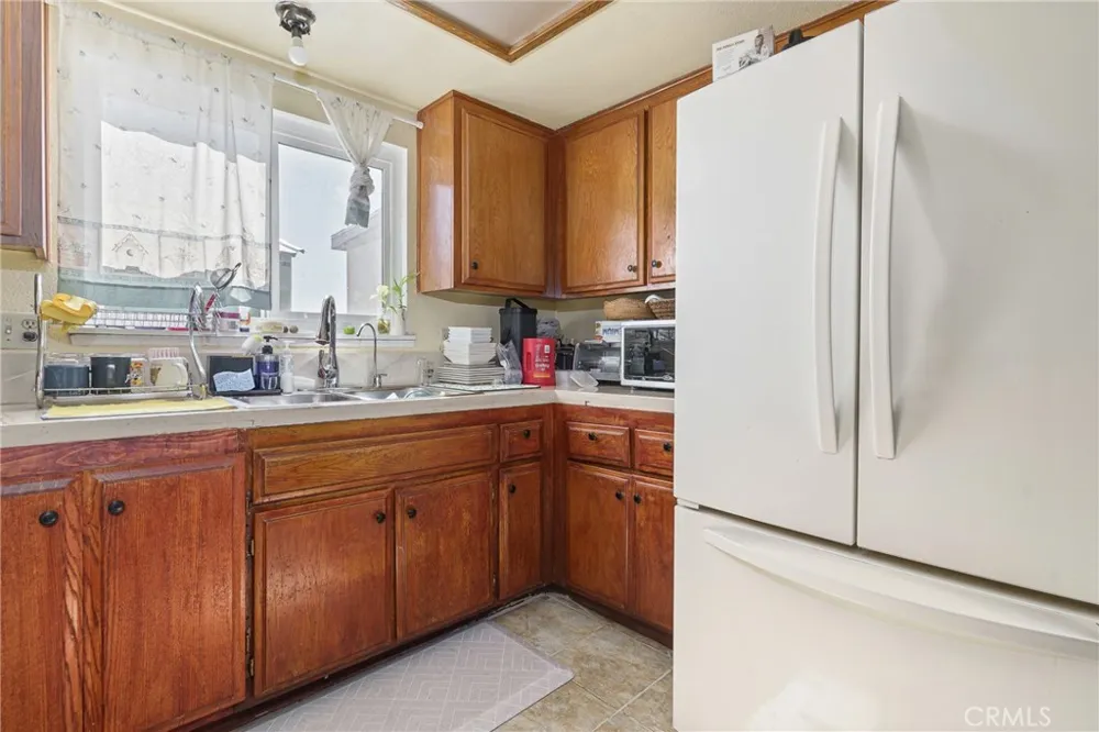 16171 Winterwood Fontana, CA 92335