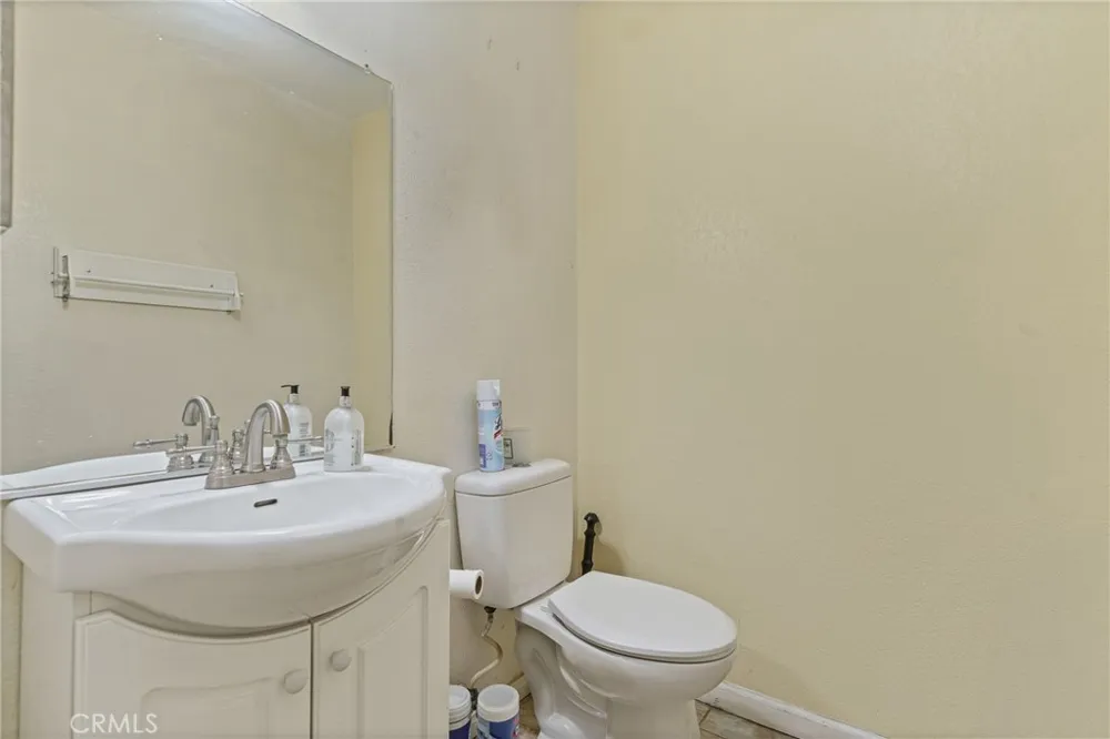 16171 Winterwood Fontana, CA 92335