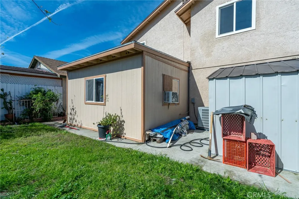 16171 Winterwood Fontana, CA 92335