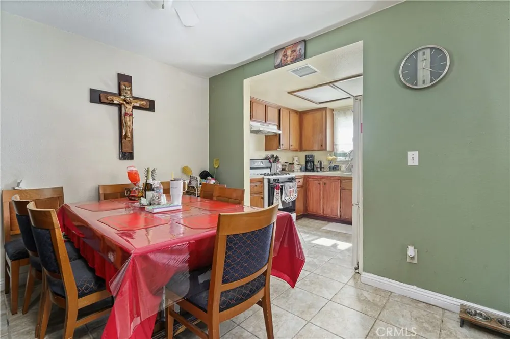 16171 Winterwood Fontana, CA 92335