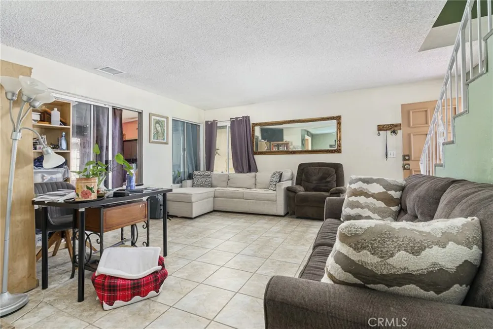 16171 Winterwood Fontana, CA 92335