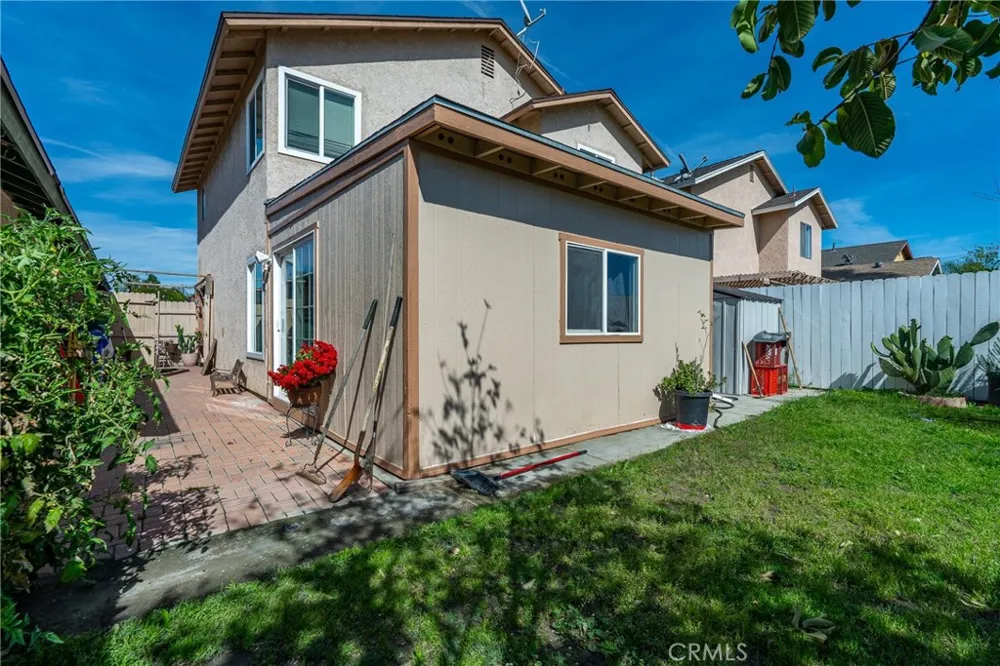 16171 Winterwood Fontana, CA 92335