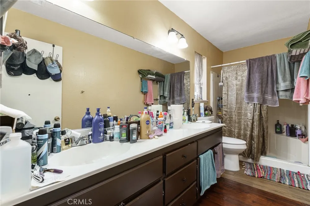 16171 Winterwood Fontana, CA 92335