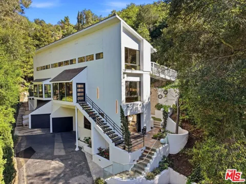 2350 Benedict Canyon Drive