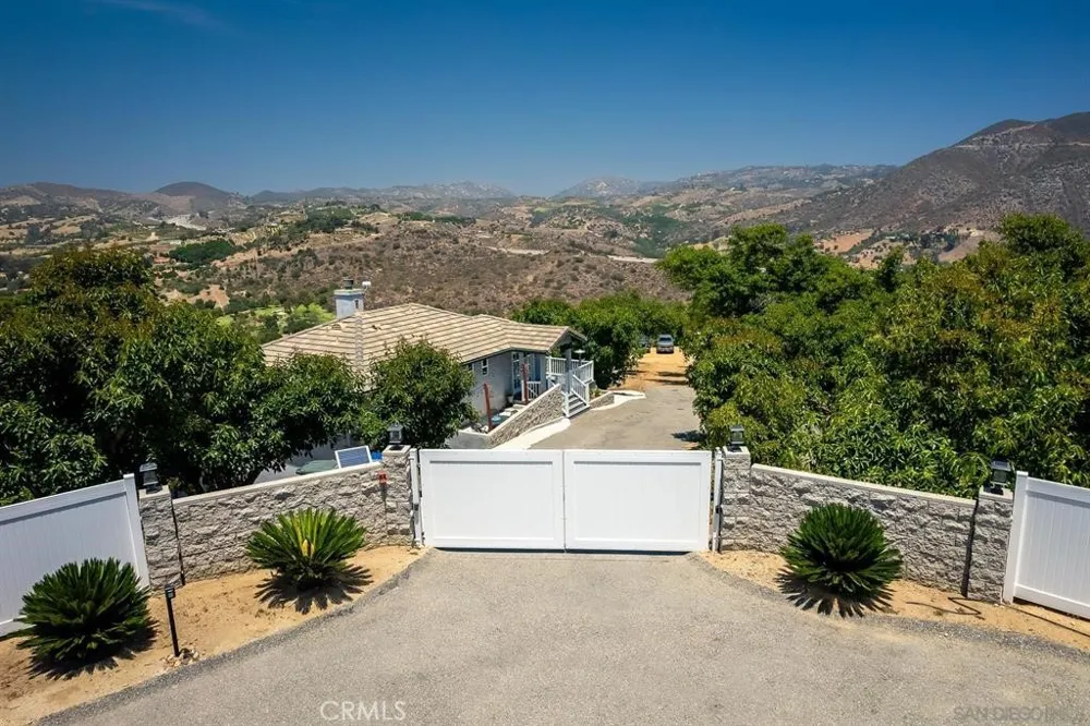 2125 Puerto Del Mundo Fallbrook, CA 92028