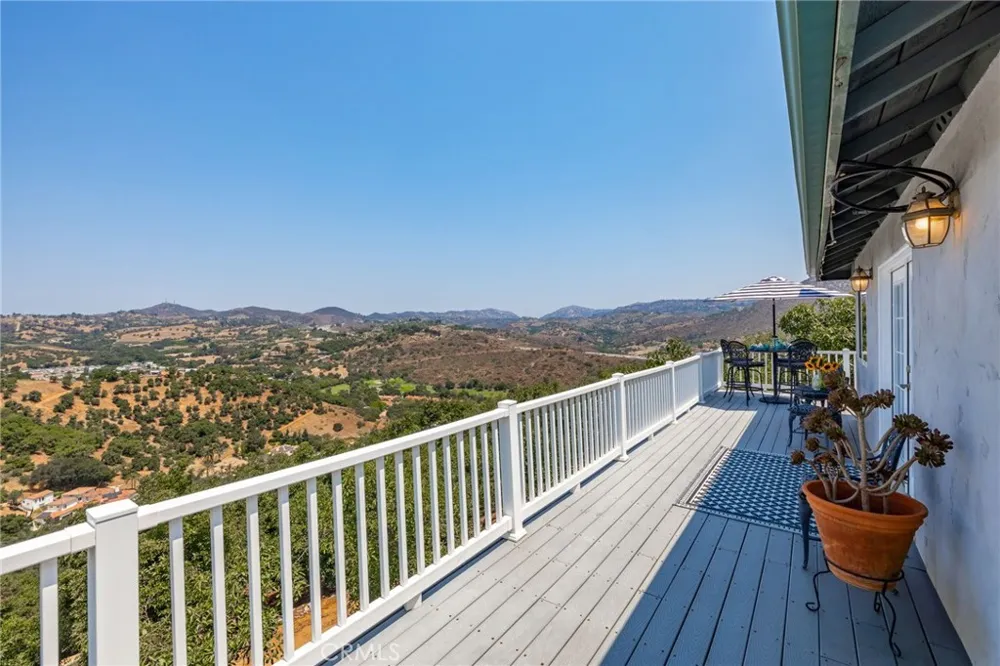 2125 Puerto Del Mundo Fallbrook, CA 92028