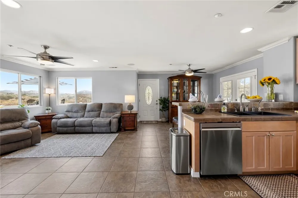 2125 Puerto Del Mundo Fallbrook, CA 92028