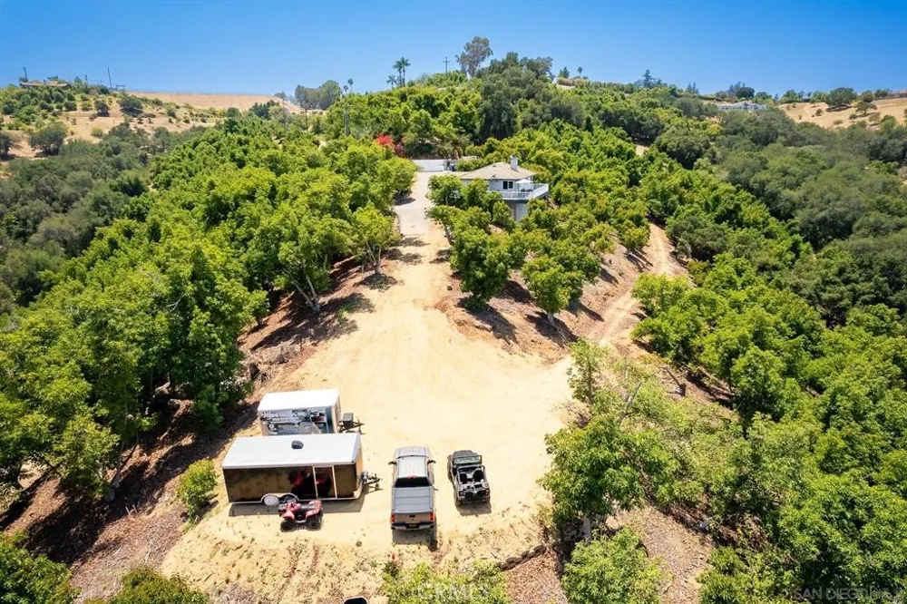 2125 Puerto Del Mundo Fallbrook, CA 92028