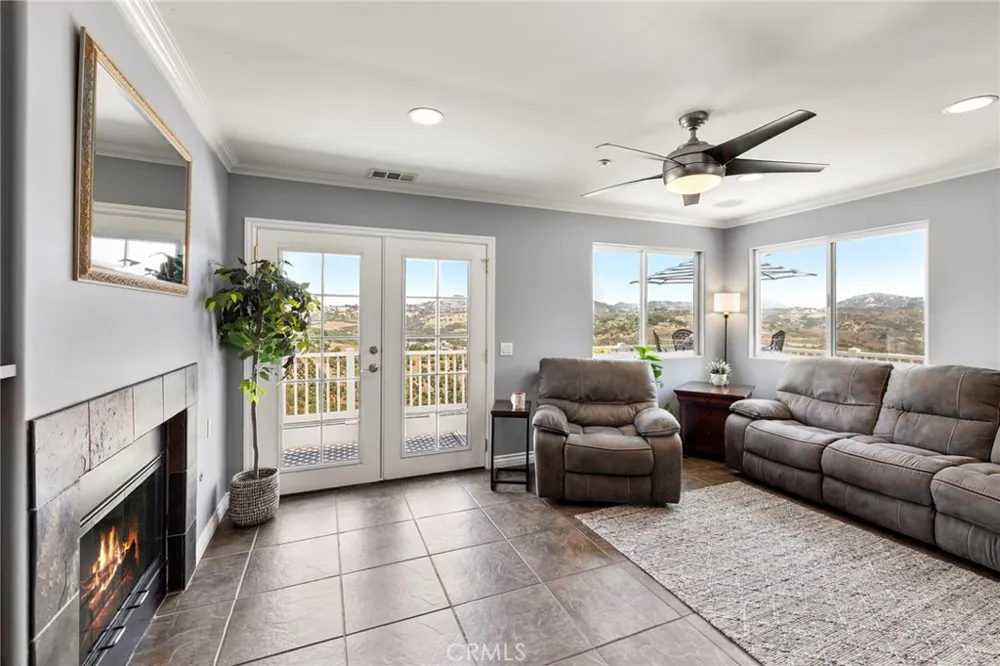 2125 Puerto Del Mundo Fallbrook, CA 92028
