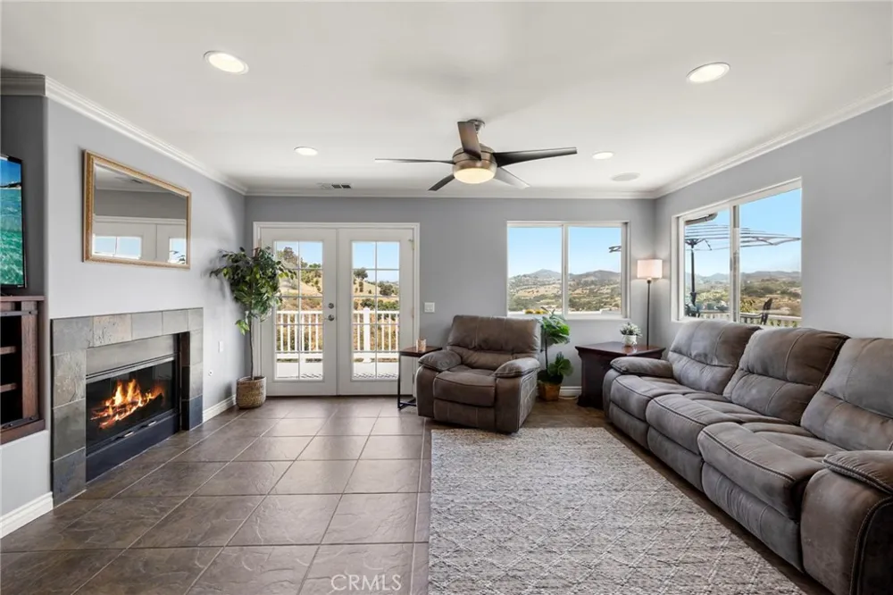2125 Puerto Del Mundo Fallbrook, CA 92028