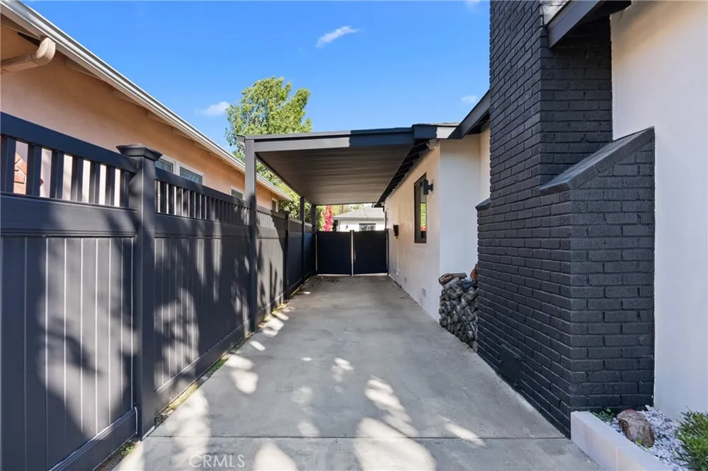 5810 Ranchito Avenue Los Angeles, CA 91401