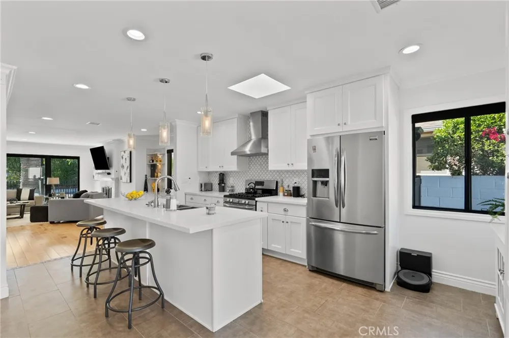 5810 Ranchito Avenue Los Angeles, CA 91401