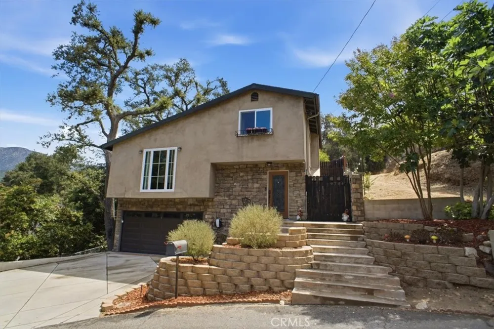 9704 marcus Lane Tujunga, CA 91042