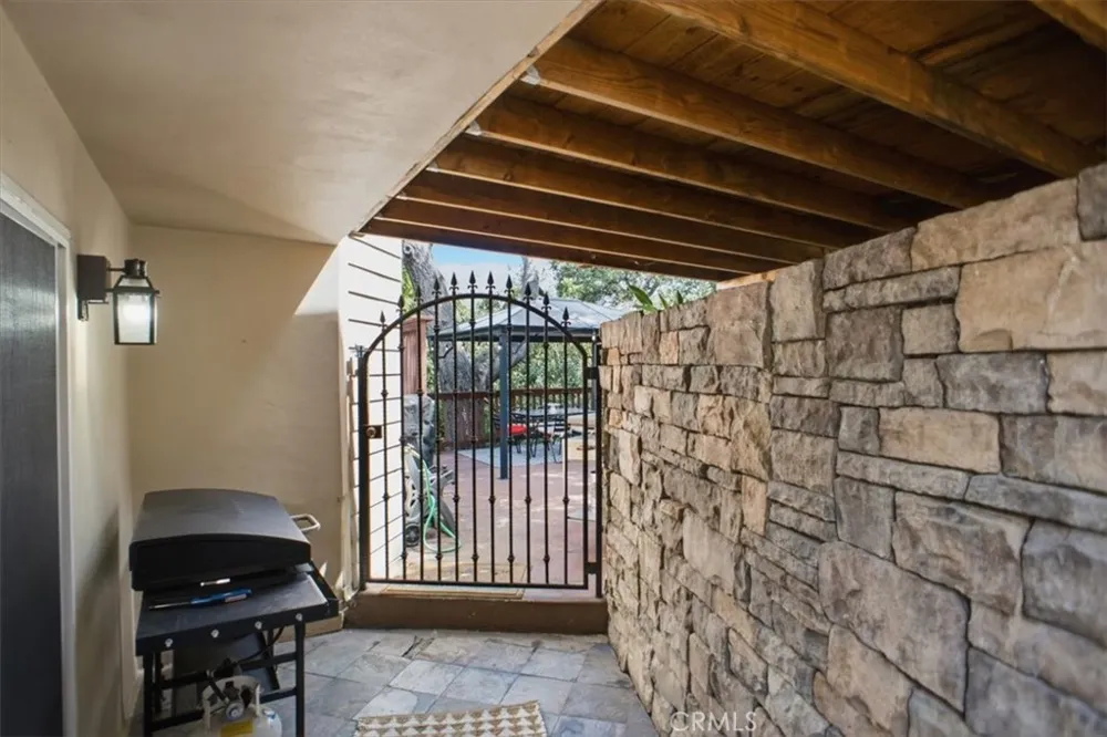 9704 marcus Lane Tujunga, CA 91042