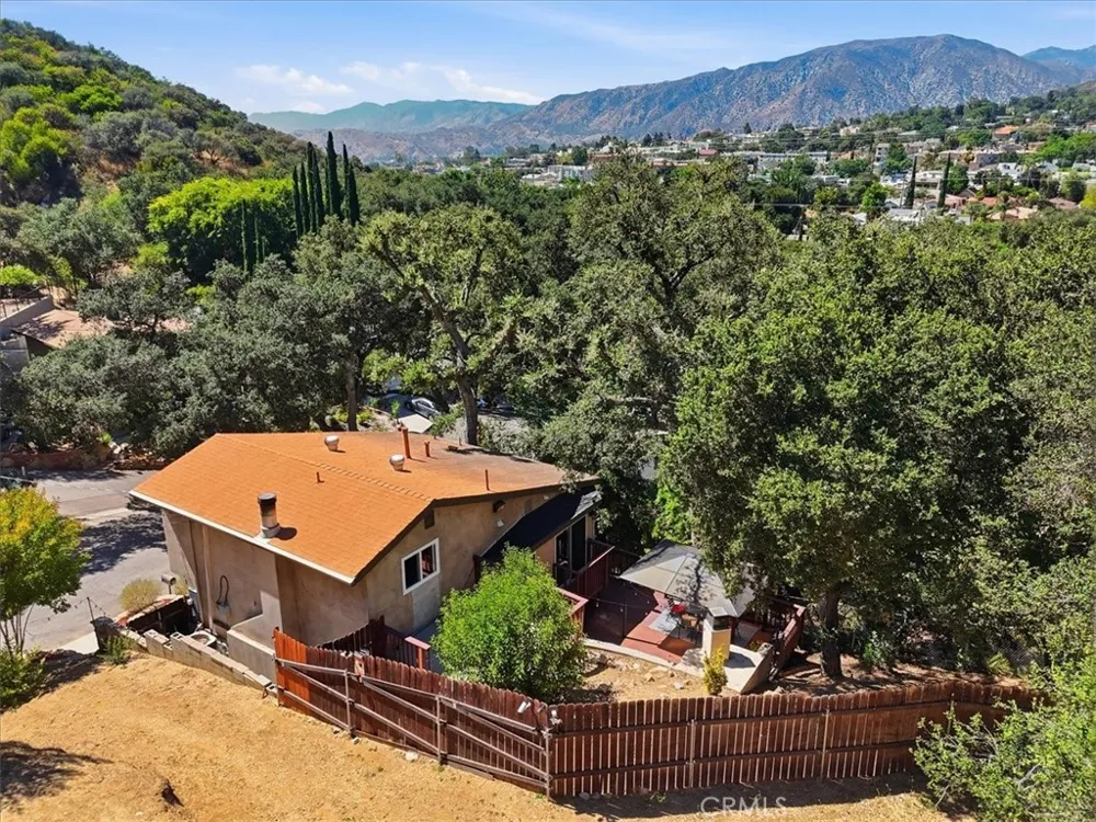 9704 marcus Lane Tujunga, CA 91042