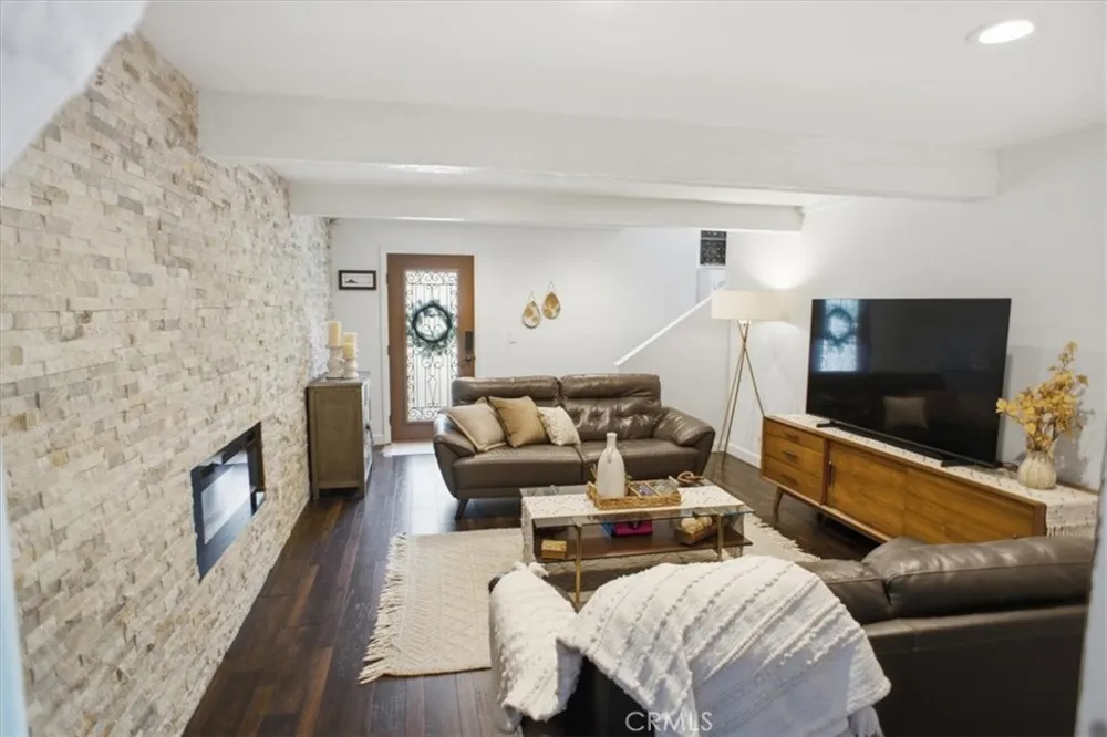 9704 marcus Lane Tujunga, CA 91042