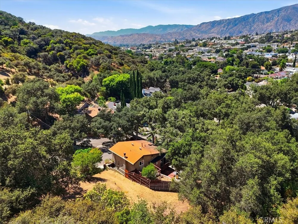 9704 marcus Lane Tujunga, CA 91042