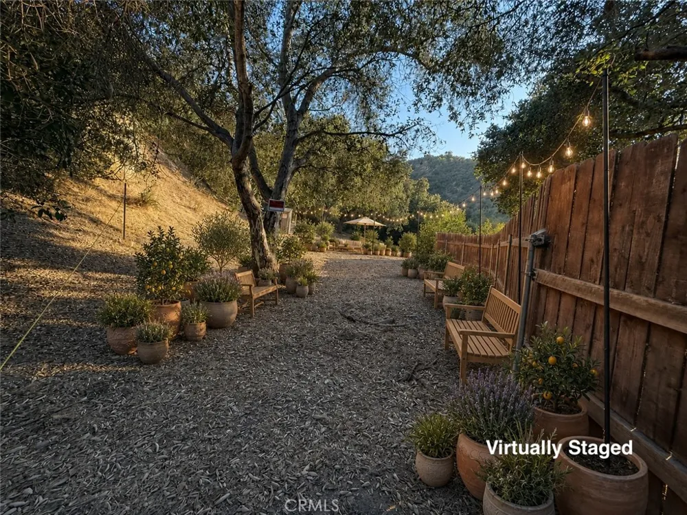 9704 marcus Lane Tujunga, CA 91042