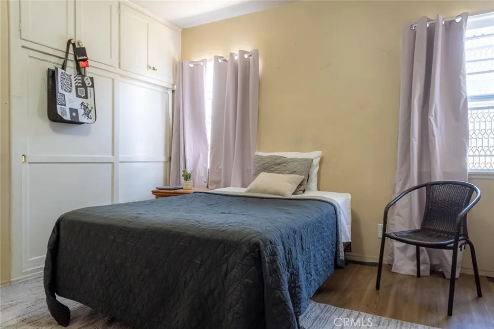 727 S Caswell Compton, CA 90220