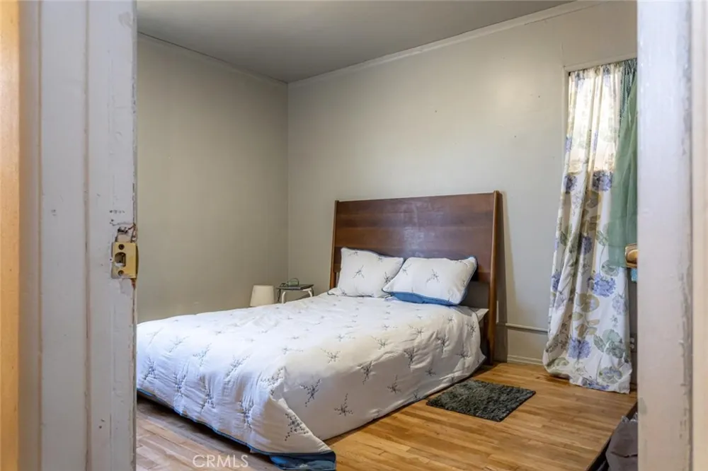727 S Caswell Compton, CA 90220