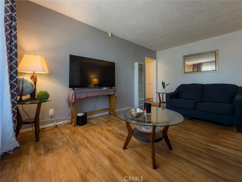 727 S Caswell Compton, CA 90220