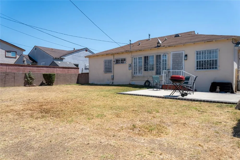 727 S Caswell Compton, CA 90220