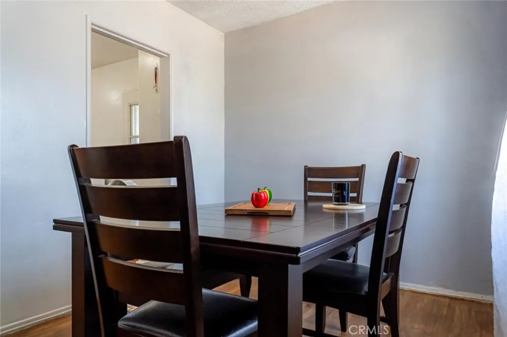 727 S Caswell Compton, CA 90220