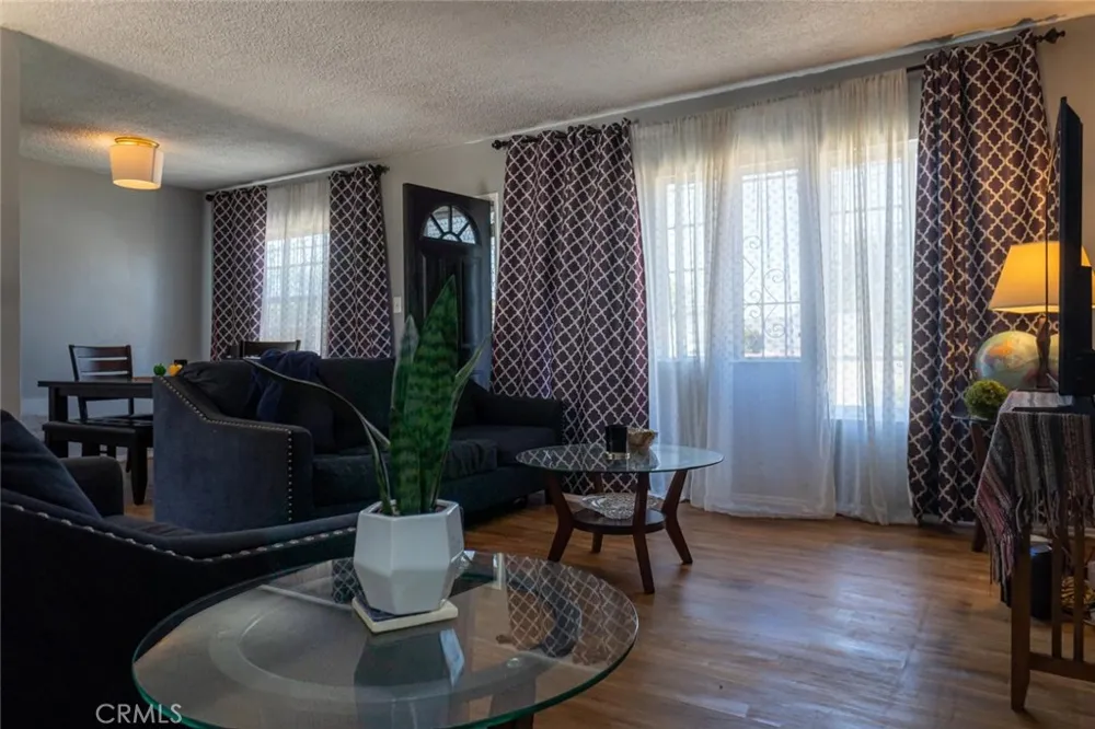 727 S Caswell Compton, CA 90220