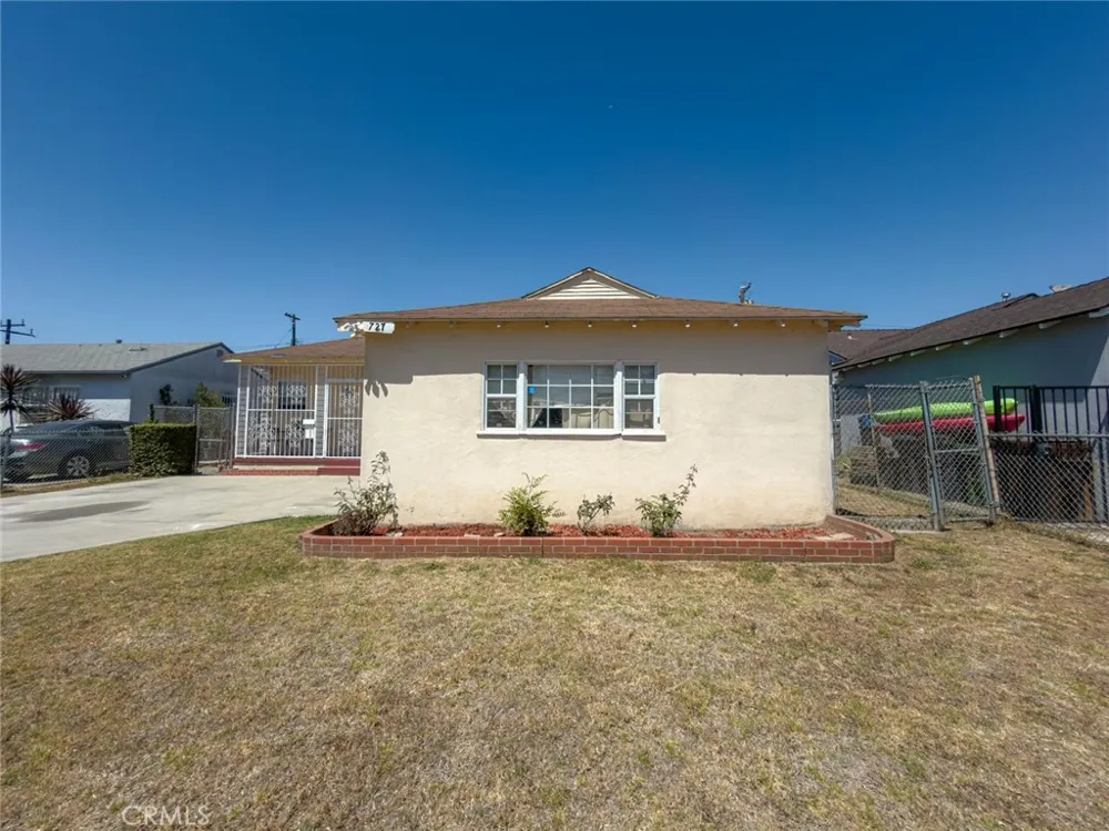 727 S Caswell Compton, CA 90220