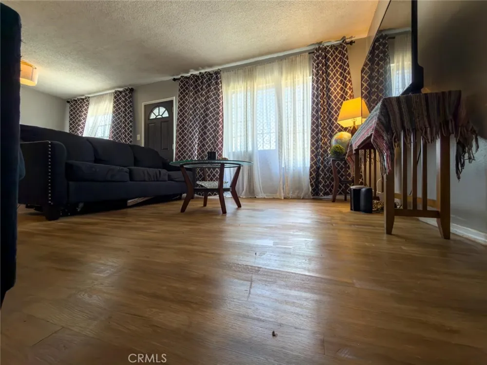 727 S Caswell Compton, CA 90220