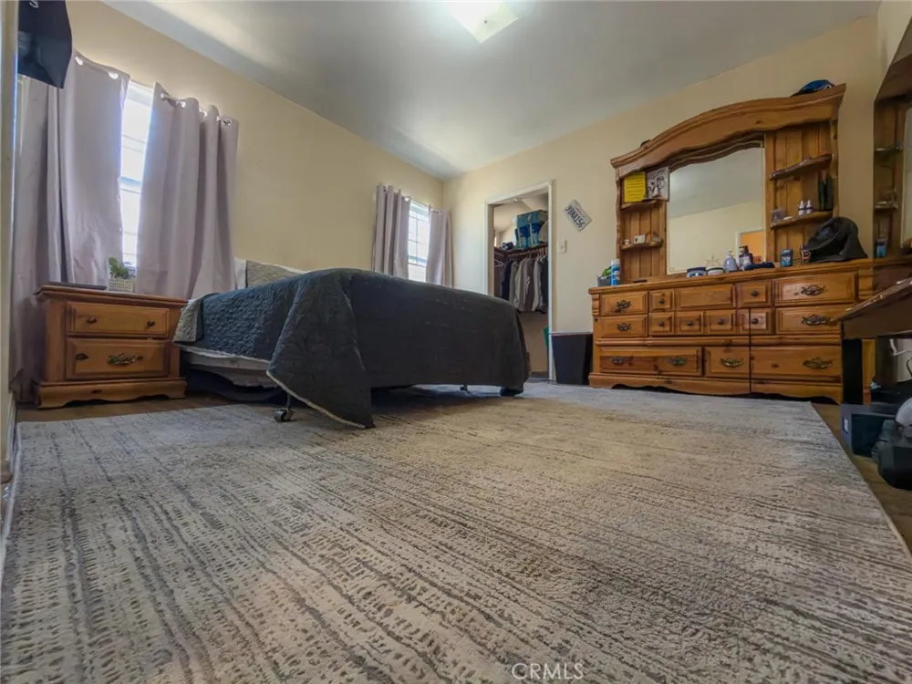 727 S Caswell Compton, CA 90220