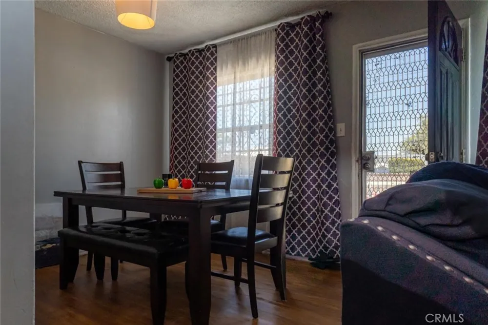 727 S Caswell Compton, CA 90220