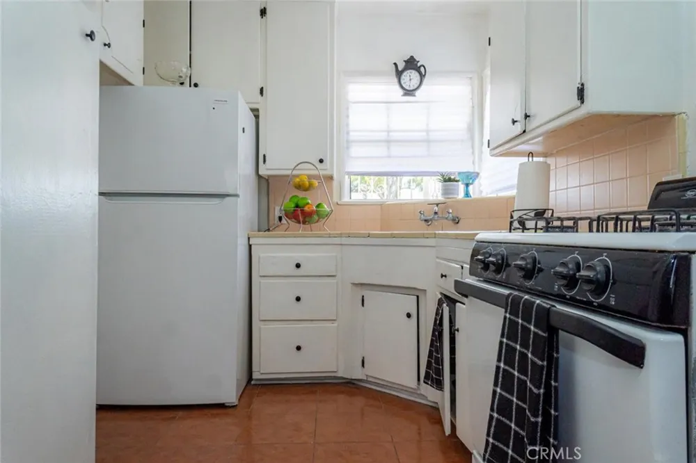 727 S Caswell Compton, CA 90220