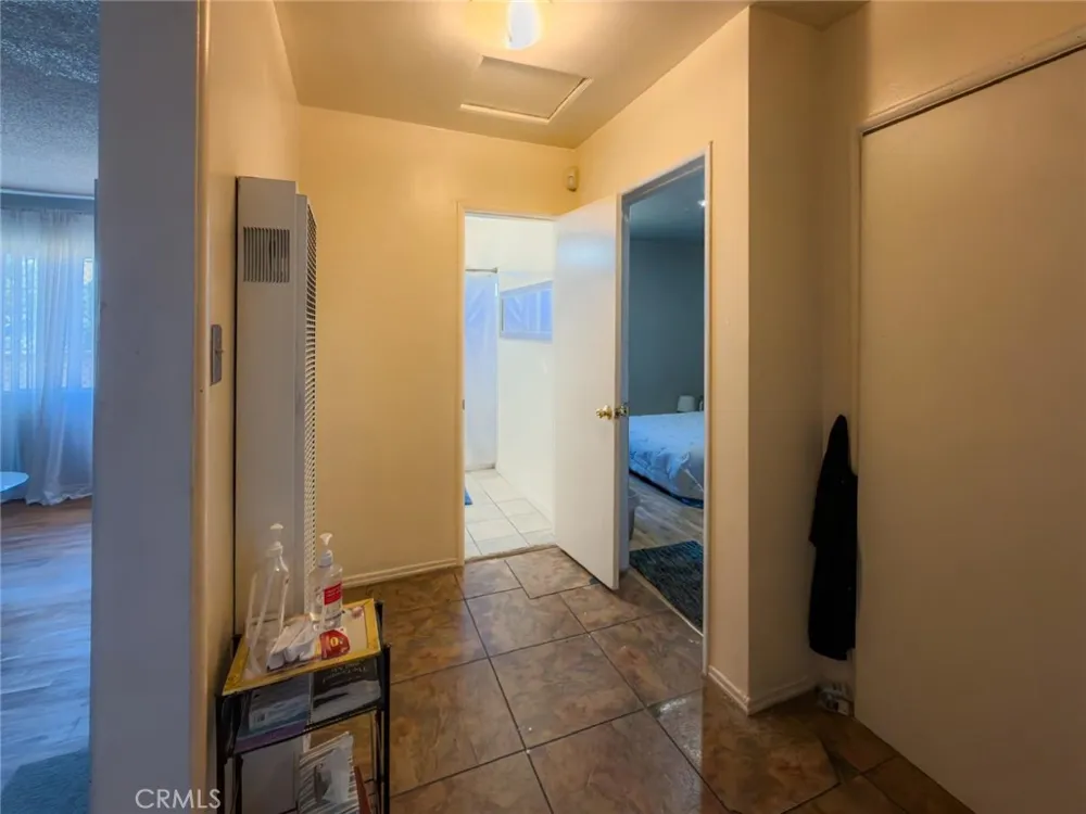 727 S Caswell Compton, CA 90220